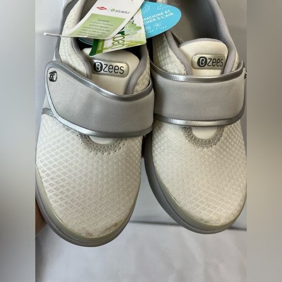 Bzees Roxy Silver and Gray Sneakers Size 6M NWT - Picture 2 of 10